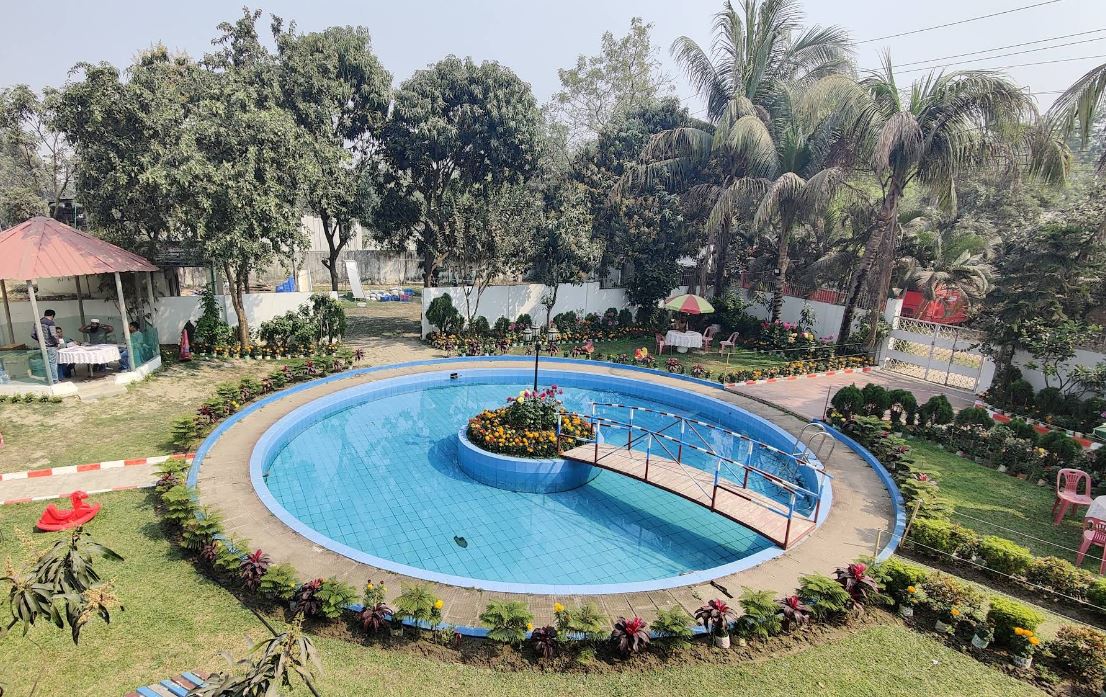 Circular swimming pool